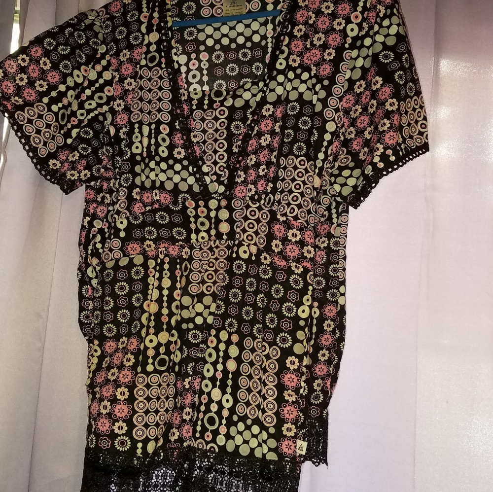 Scrub tops - Picture 3 of 4